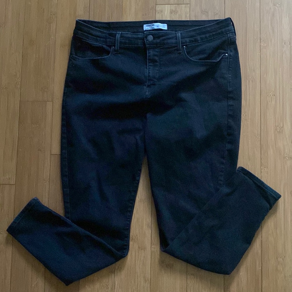 Signature Levi Strauss Black Jeans